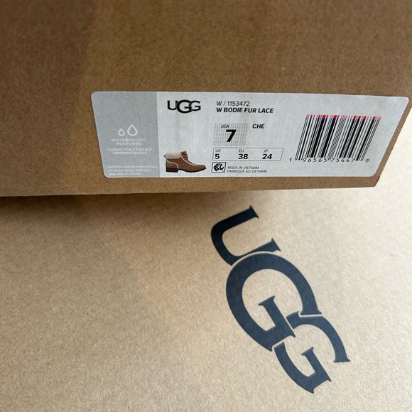 UGG Women’s Bodie Fur Lace Boot size 7 - Picture 10 of 10
